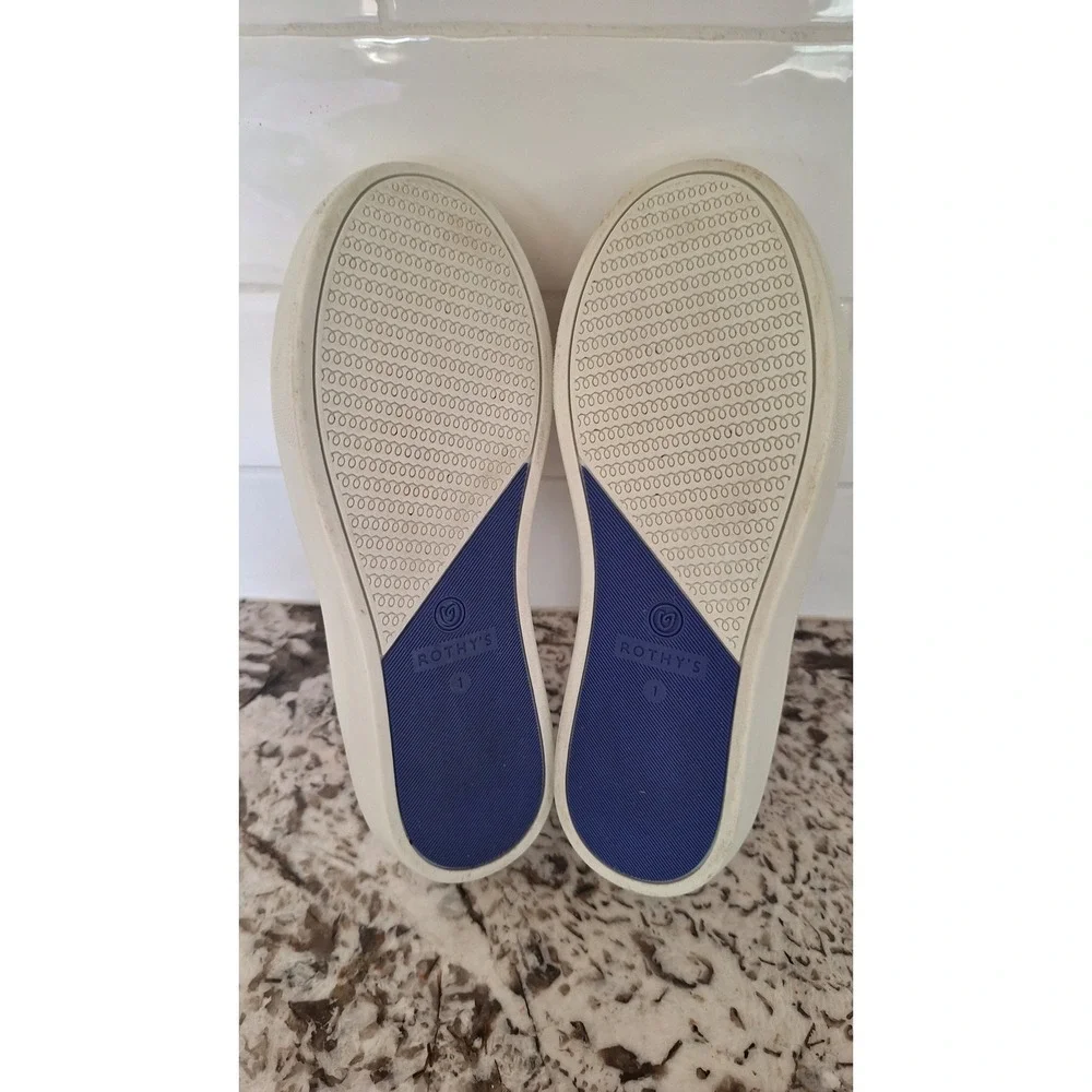 Rothys brand rothy